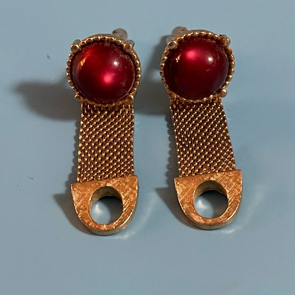 Vintage Cufflinks Gold Tone with Red Center Piece - Picture 4 of 5